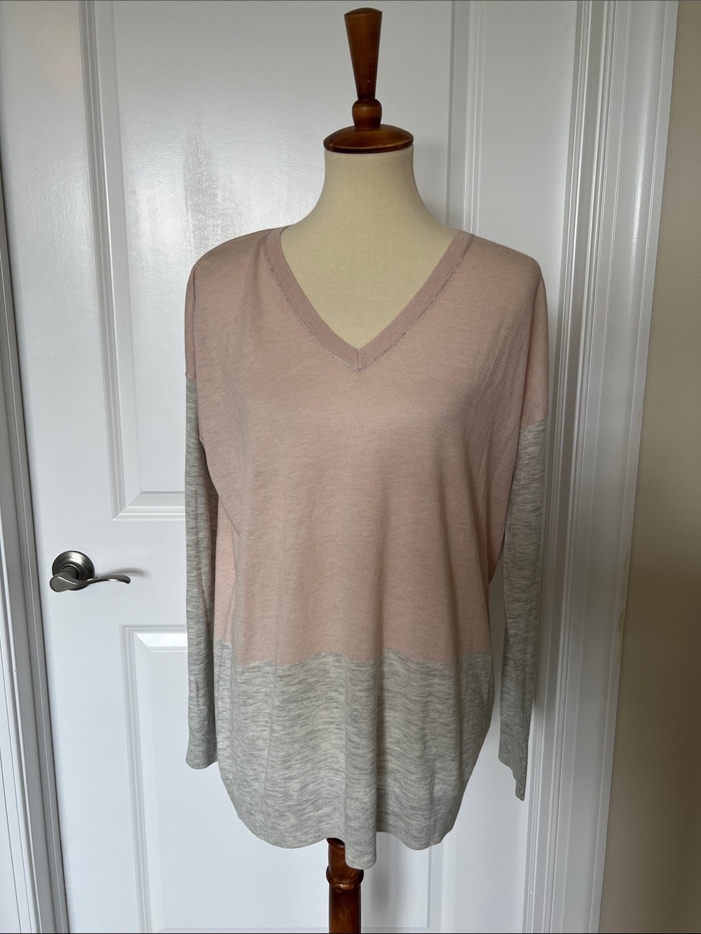 Vince Two-Tone V-Neck Sweater in Pale Pink & Light Gray